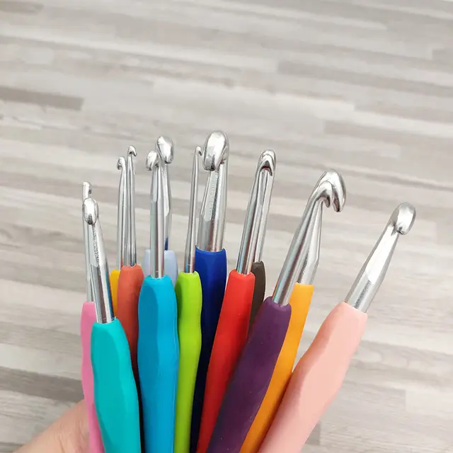 14 Crochet Hook Set: Easy Grip