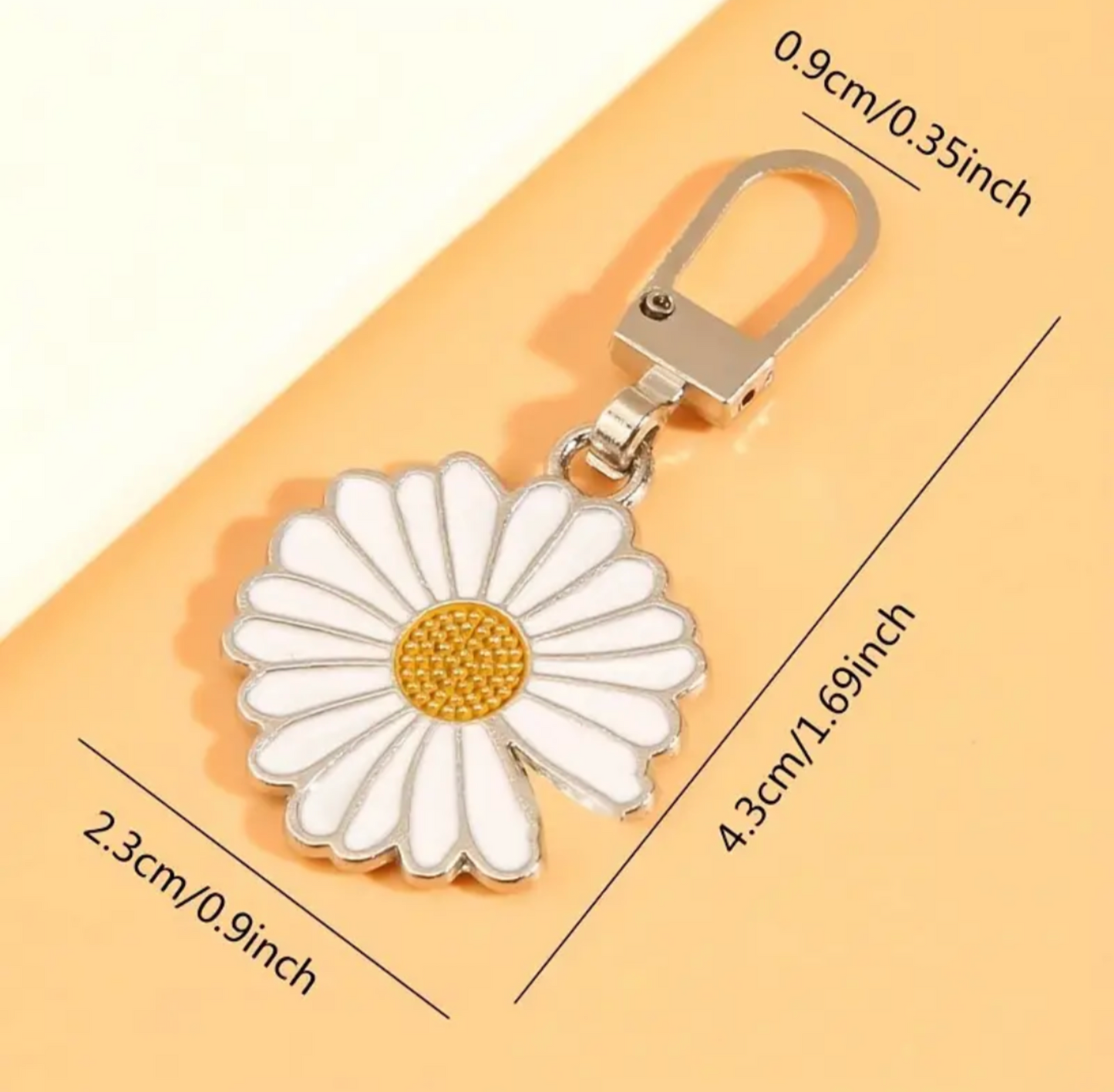Daisy Zip Pull Gold