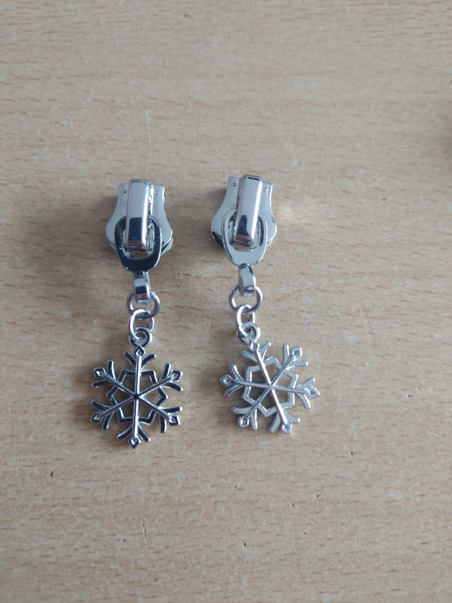 Snowflake Zip pull #5