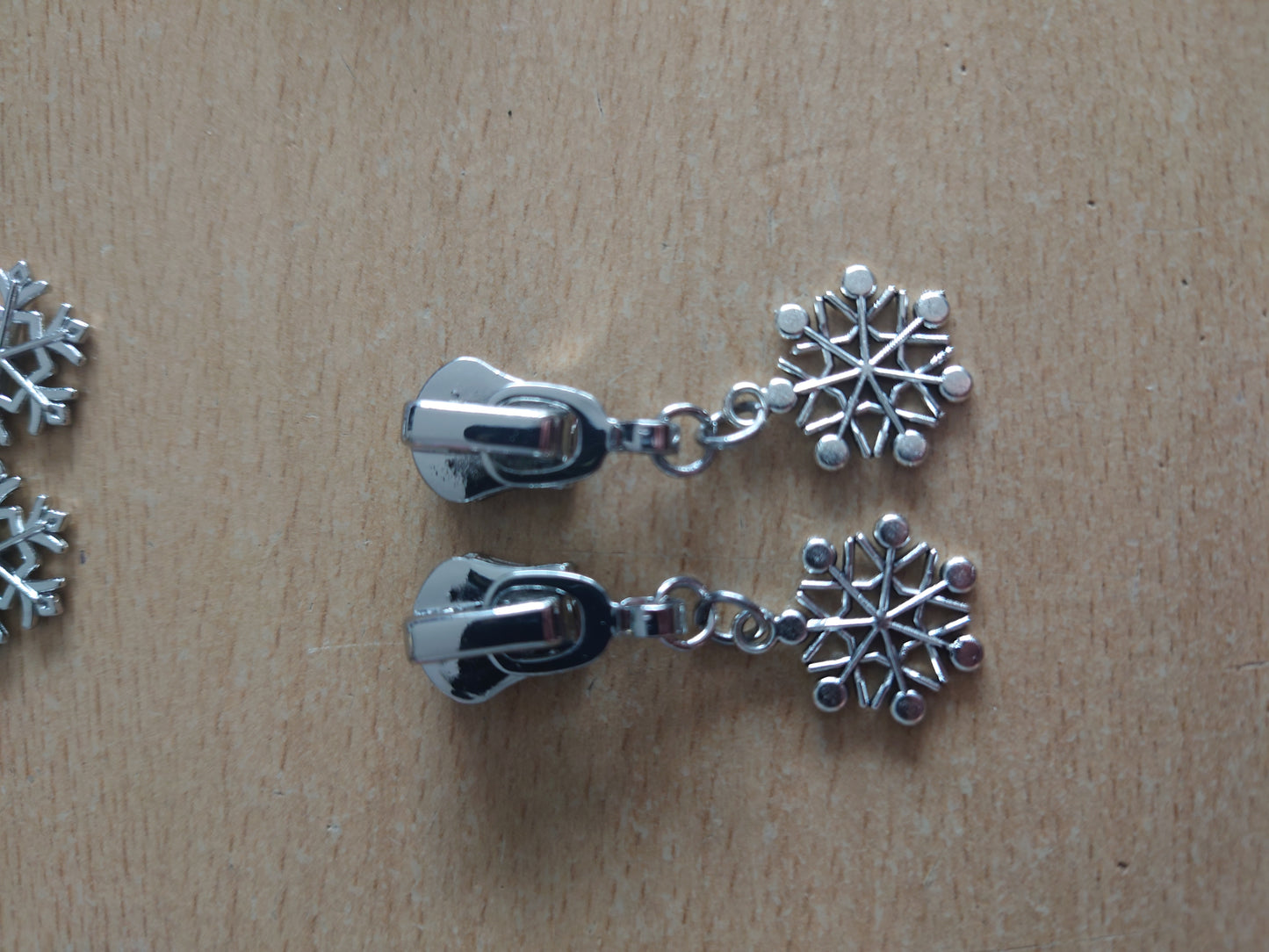 Snowflake Zip pull #5