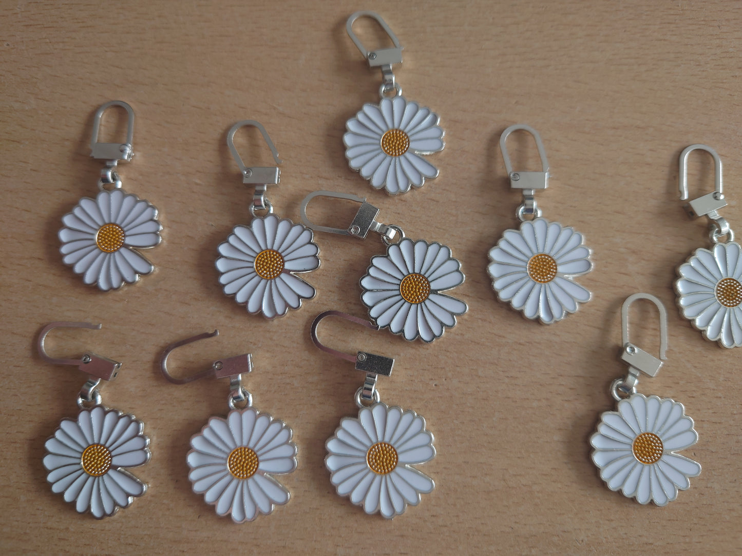 Daisy Zip Pull silver