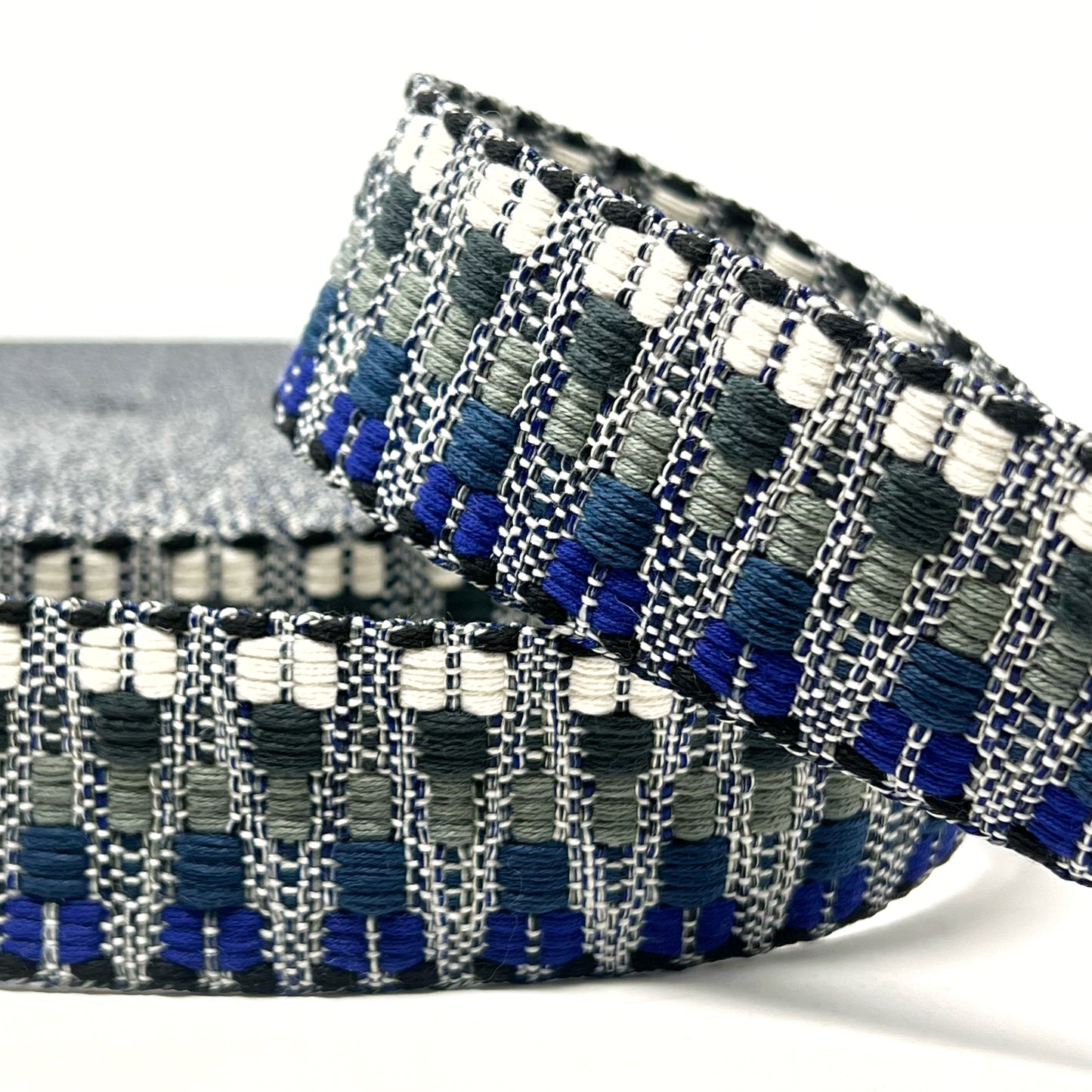 38mm webbing, navy/grey/natural.