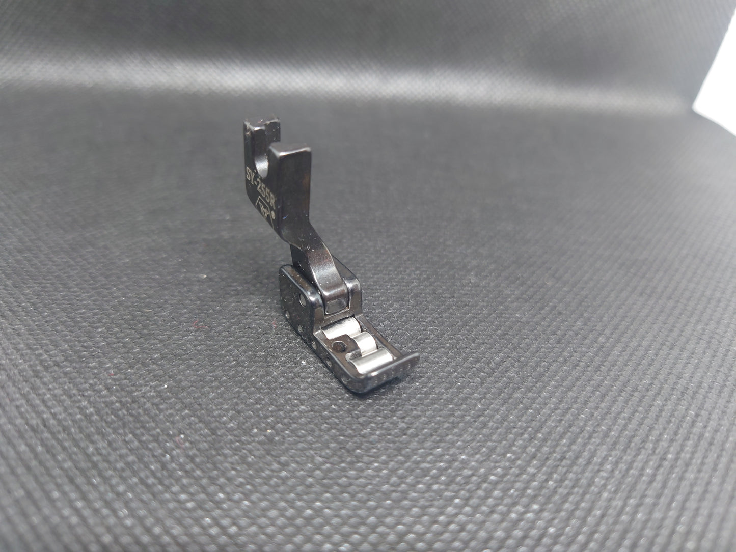 Narrow Black Titanium Steel Roller Foot