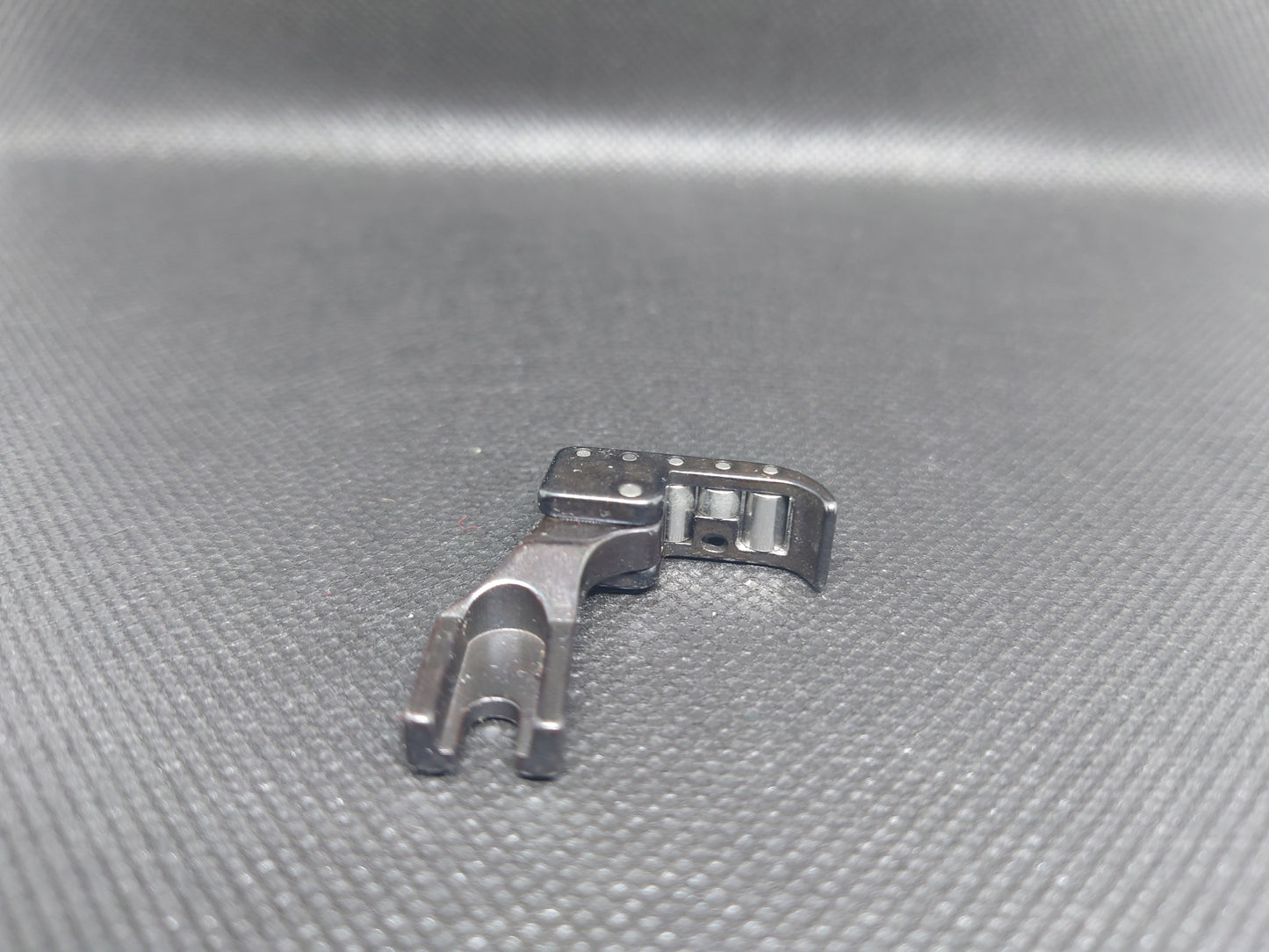 Narrow Black Titanium Steel Roller Foot