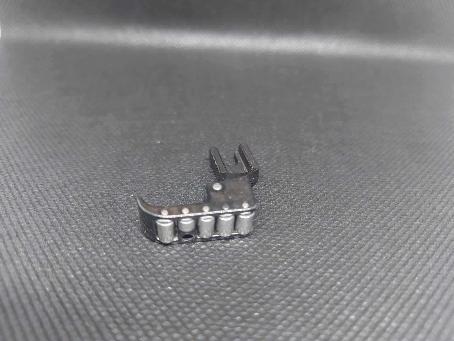 Narrow Black Titanium Steel Roller Foot