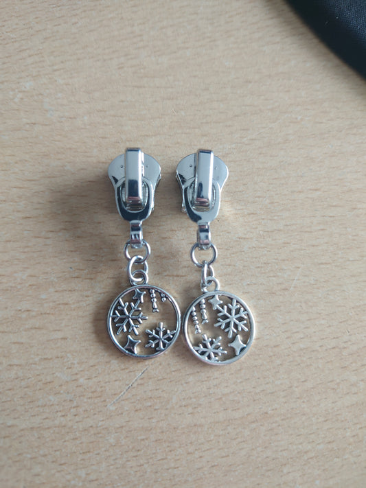 Snowflake Zip pull #5