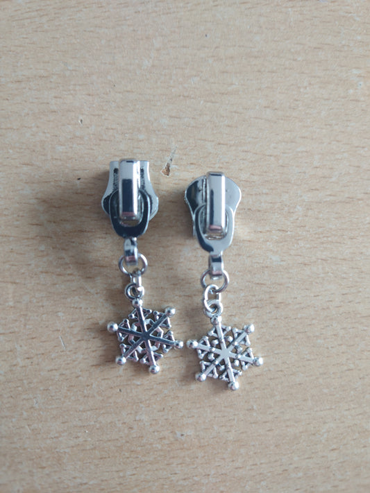 Snowflake Zip pull #5