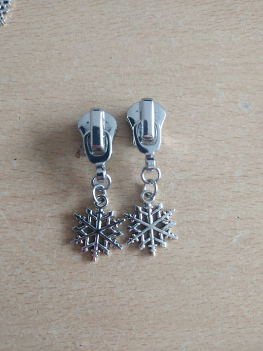 Snowflake Zip pull #5