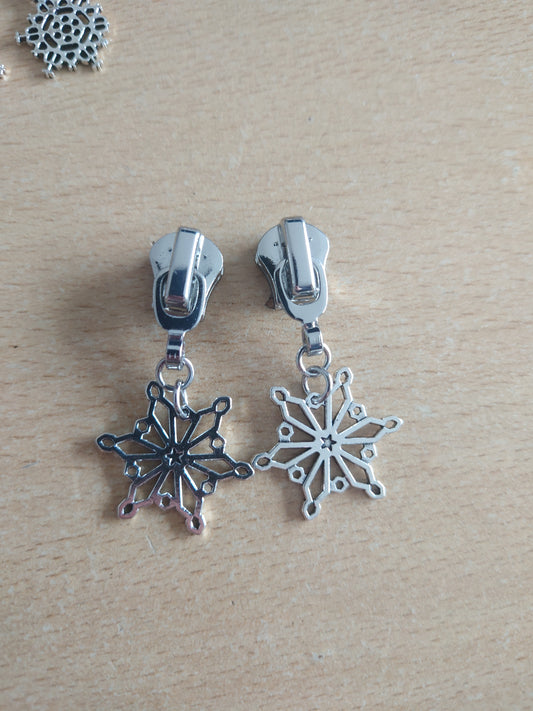 Snowflake Zip pull #5