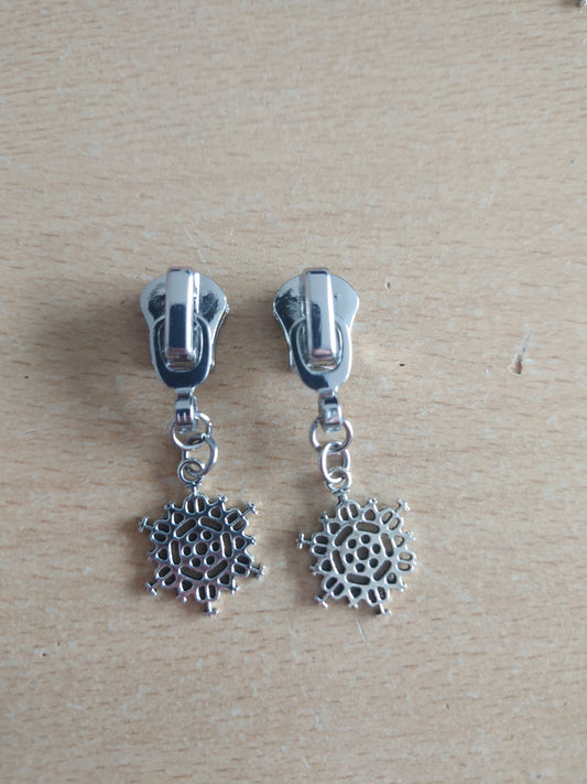 Snowflake Zip pull #5