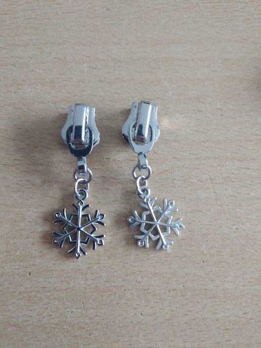 Snowflake Zip pull #5