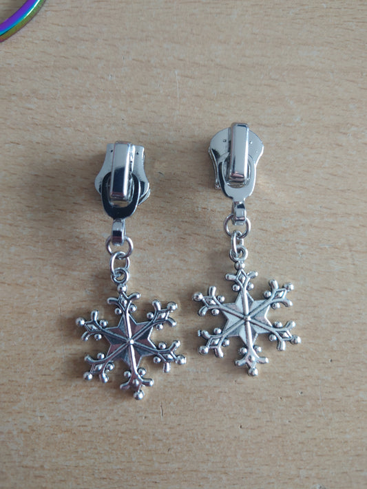 Snowflake Zip pull #5