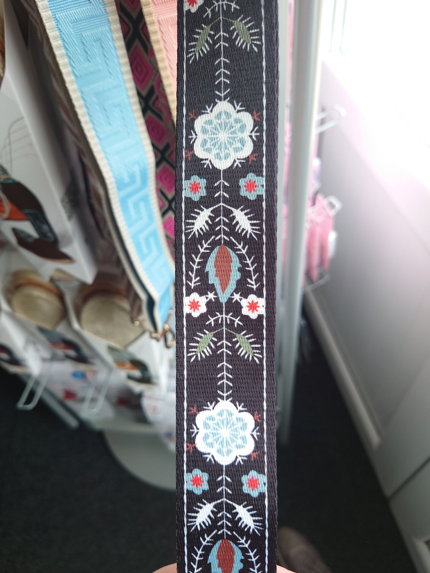 Bag strap floral (black/white/red)