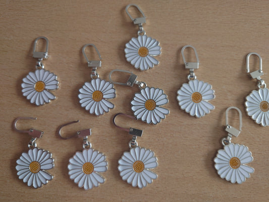 Daisy Zip Pull silver