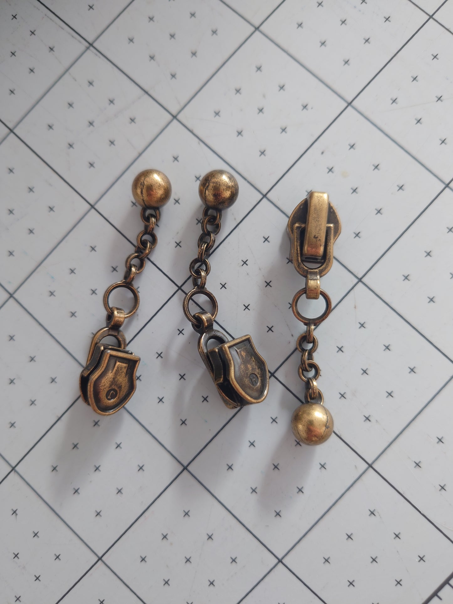 #5 Antique Brass Ball Zip Slider