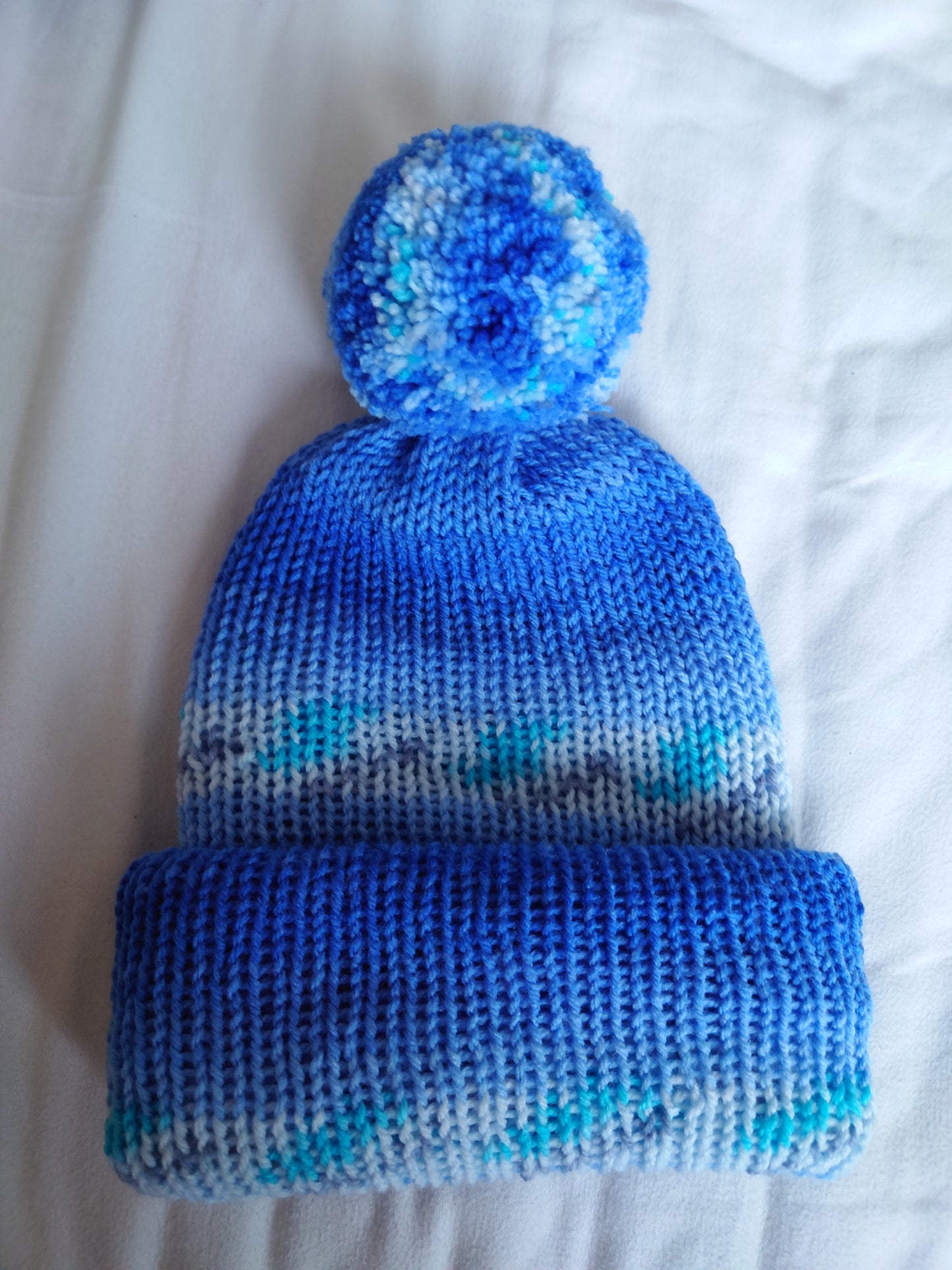 Blue ombre bobble hat