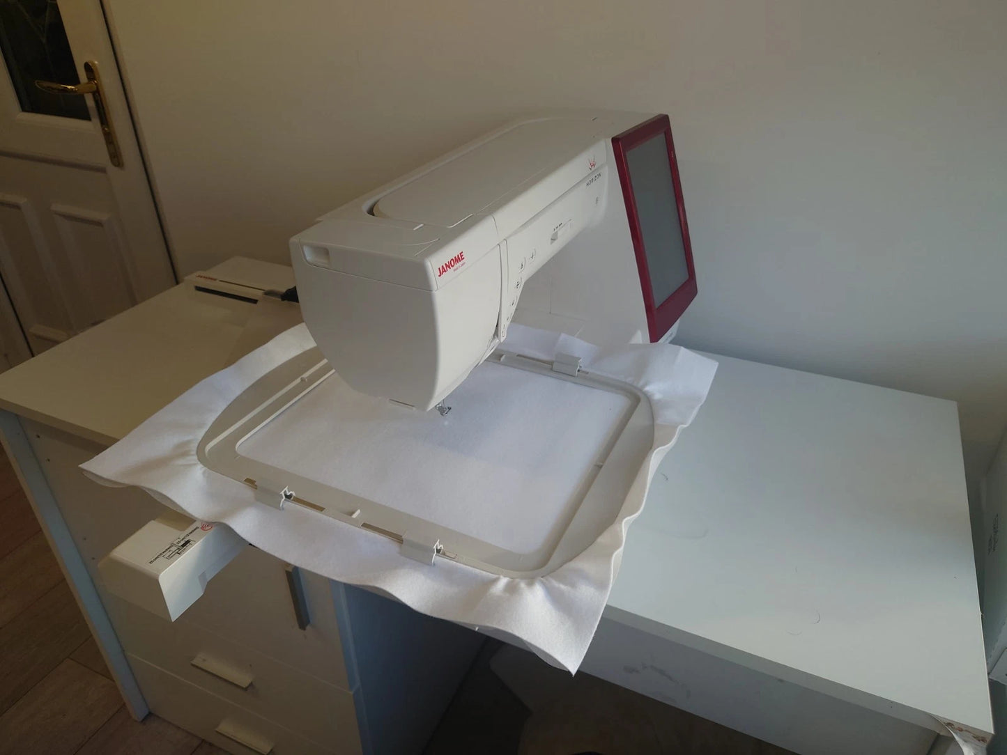 Ex Demo (discontinued) MC14000 Embroidery/sewing machine