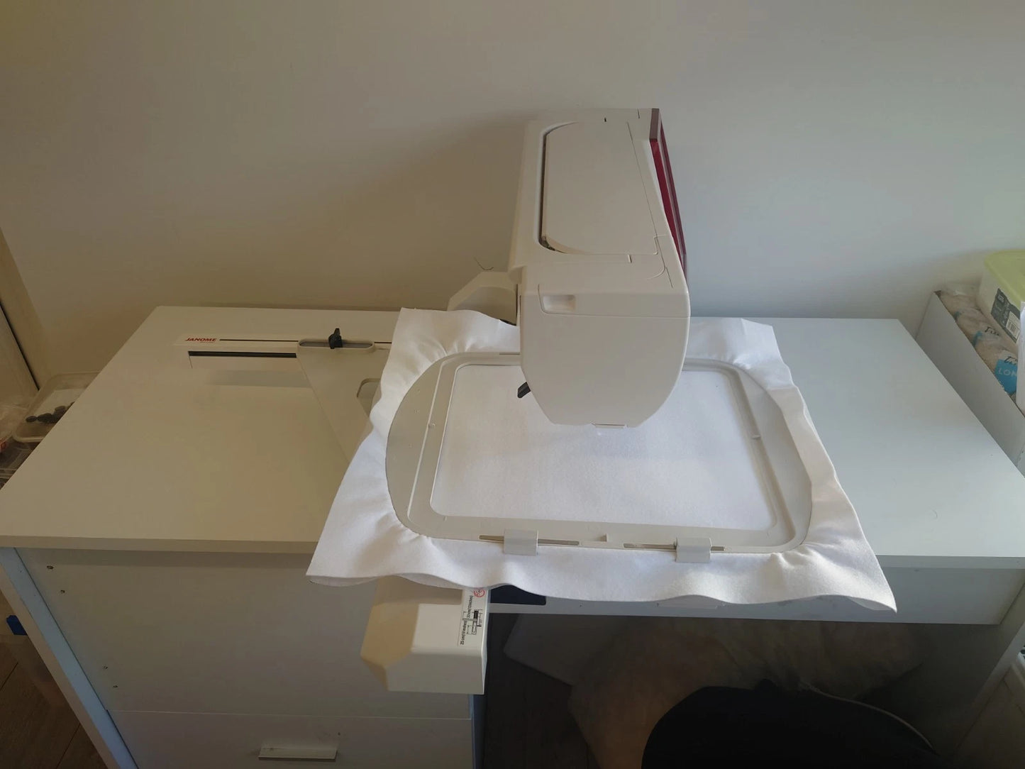 Ex Demo (discontinued) MC14000 Embroidery/sewing machine