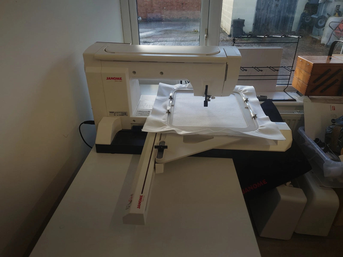 Ex Demo (discontinued) MC14000 Embroidery/sewing machine