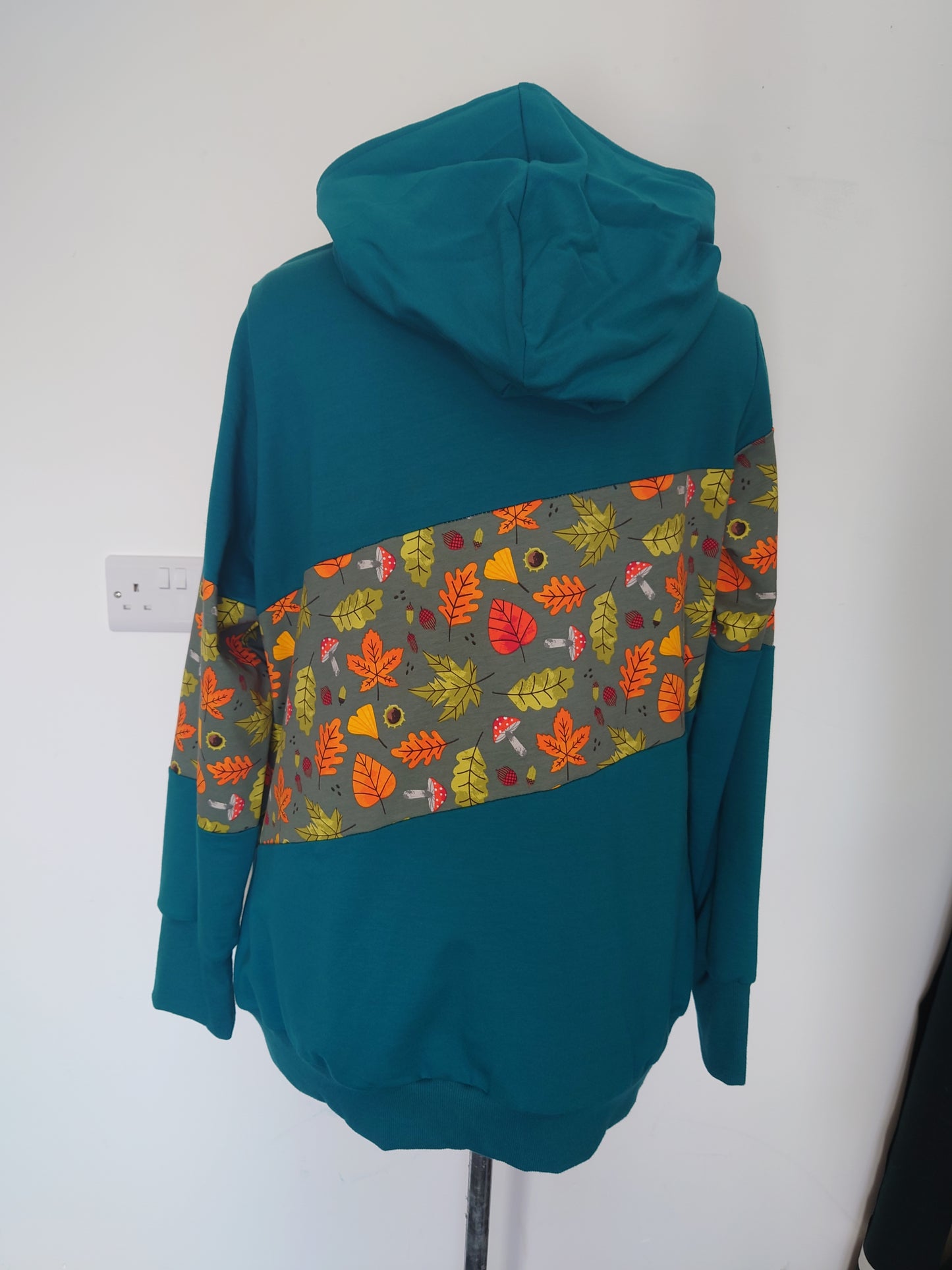 Adult XL + Colour Block Hoodie