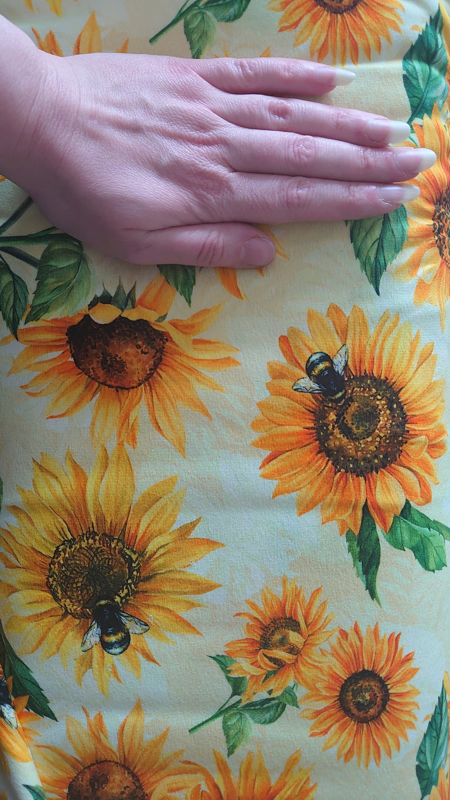 Sunflower & Bee's Cotton Jersey 2 1/2 mtr remnant *no returns*